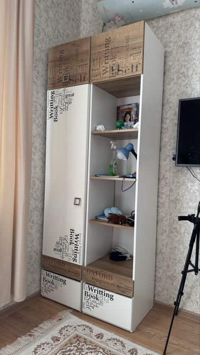 Письменные столы и шкаф пеналы