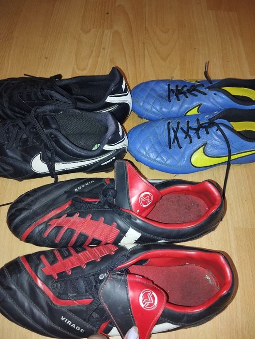 Adidași piele cu crampoane Nike și Victory