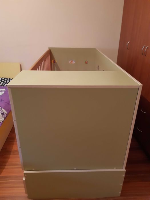 Детска кушетка с регулируема височина