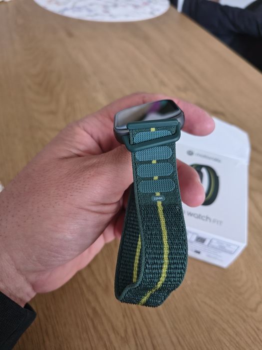 Продавам смарт гривна motorola