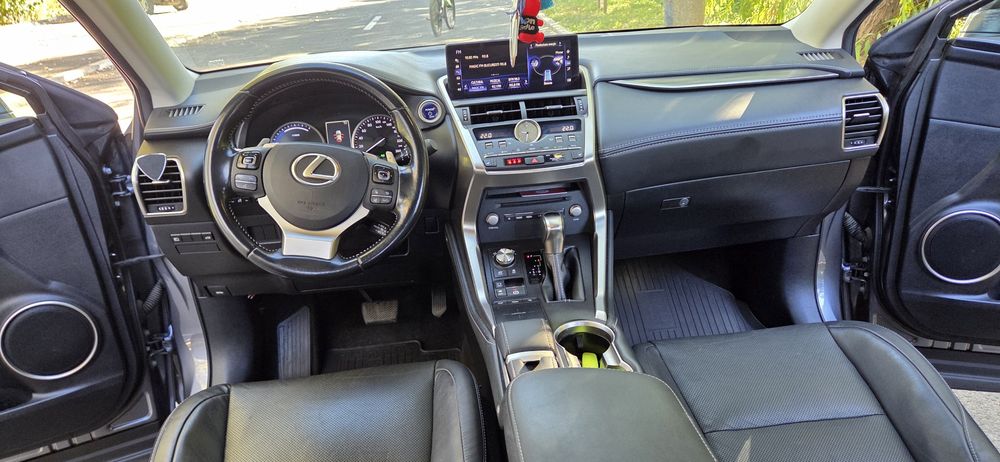 LEXUS NX 2019 — imagine 3