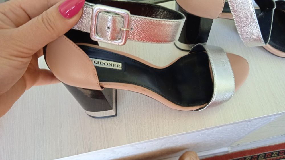 Продам женские босоножки