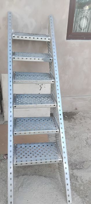 Scări zincate 50x27 cu 6 trp