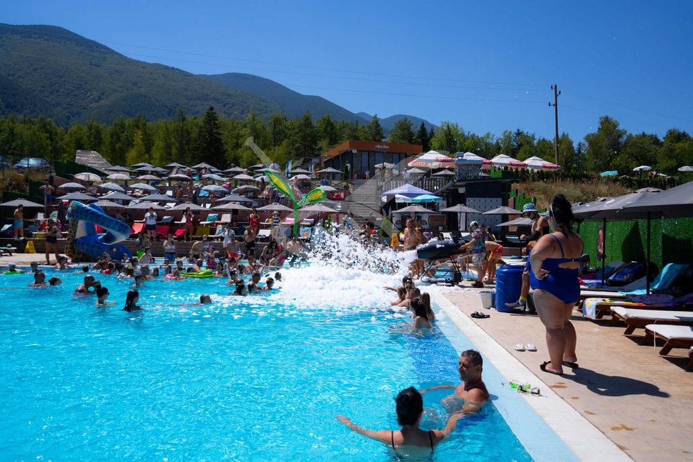 Аквапарк, Сапарева баня