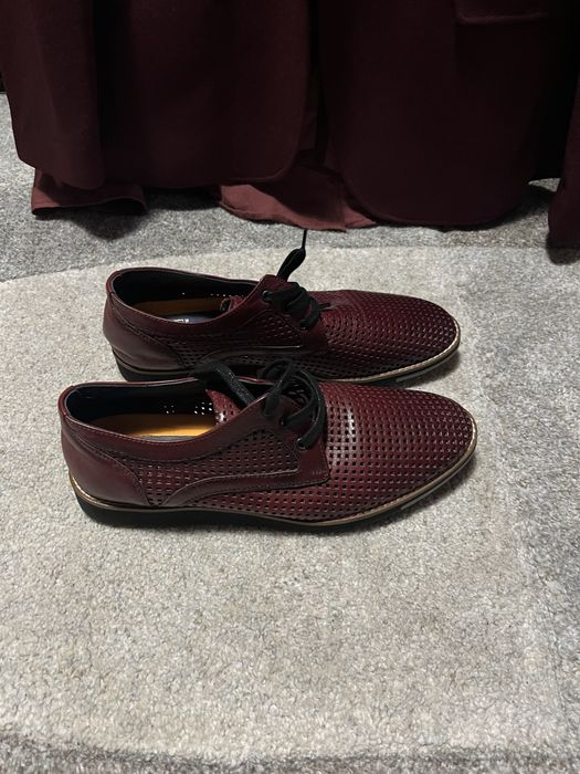 Абитуриенски костюм