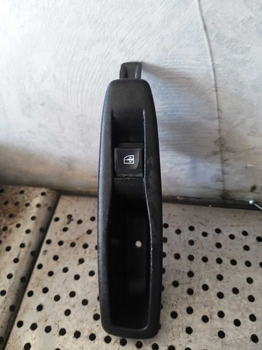 Buton geam electric stanga spate renault captur 1 2015 829614619r