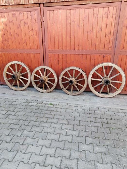 Roți de car vechi
