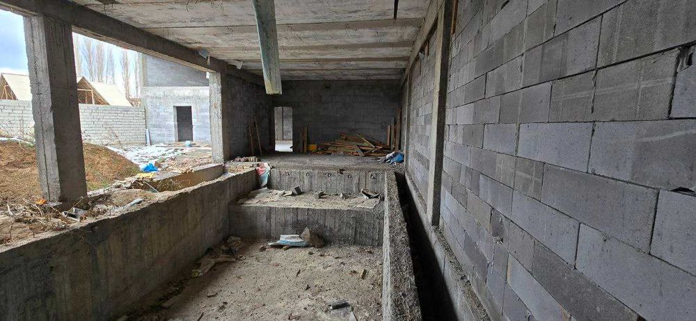 Bo'stonliq tumanida 10 sotix uy joy sotilad.