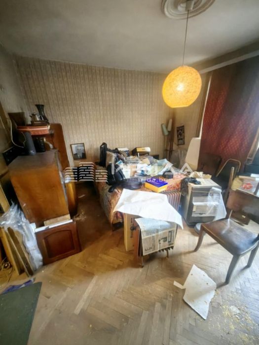 Просторен двустаен апартамент в Центъра