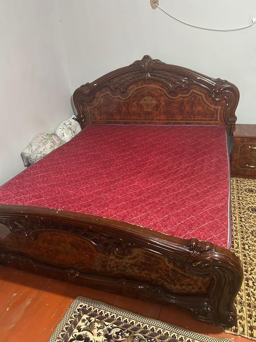 Продам кровать и шифонер в среднем  состоянии