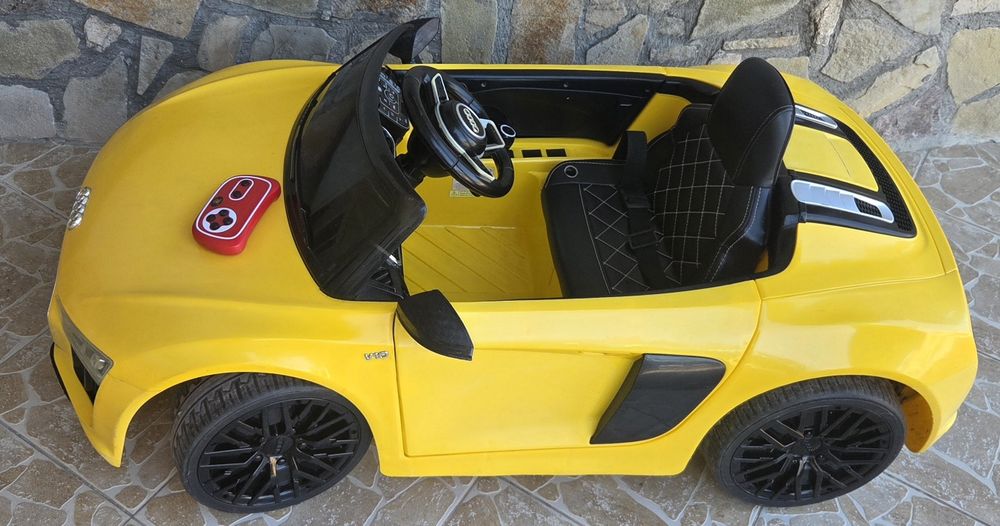 Masinuta electrica Audi R8 Spyder RS, 2 x 45W, 2.4G, galben,