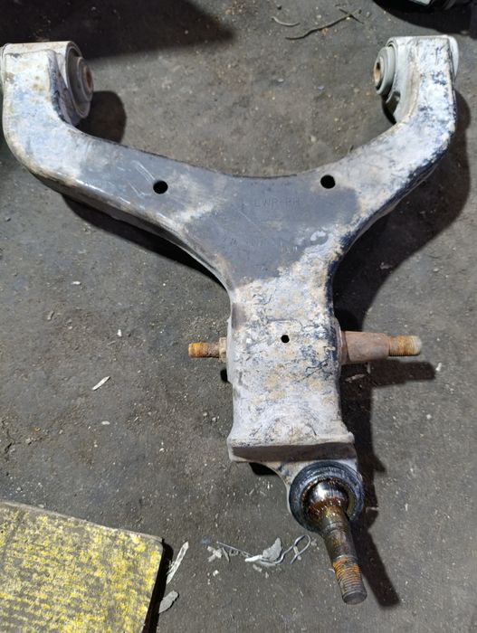 Рычаг  нижниний передний