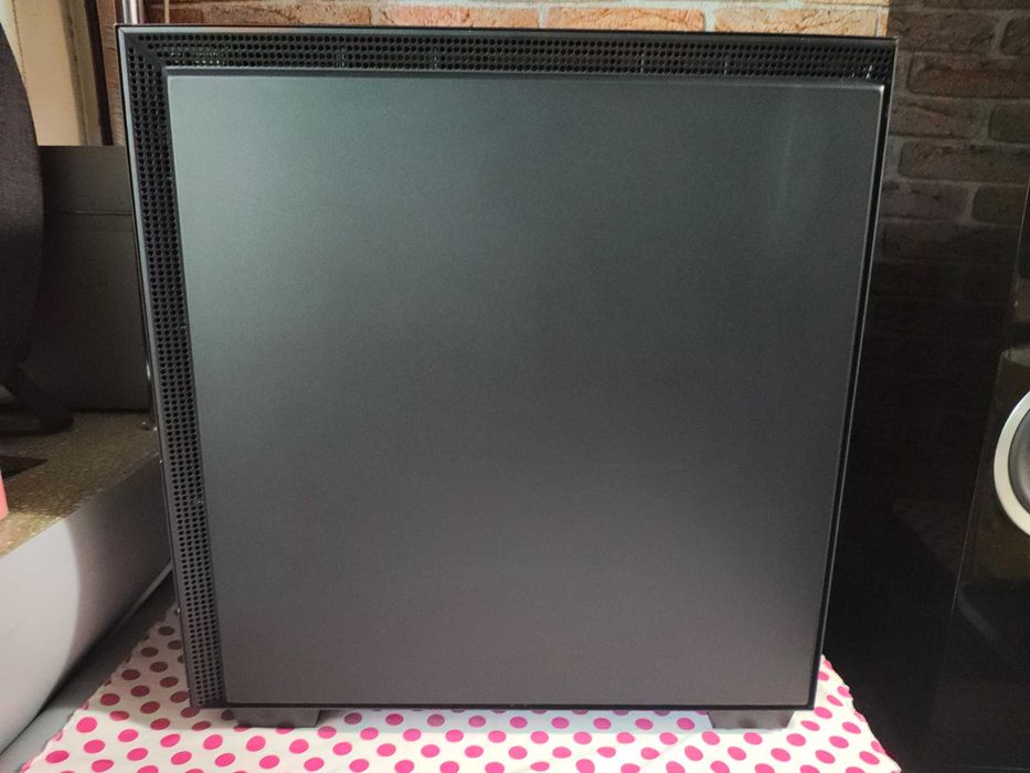 Carcasa PC Gaming NZXT H710i Matte Black.