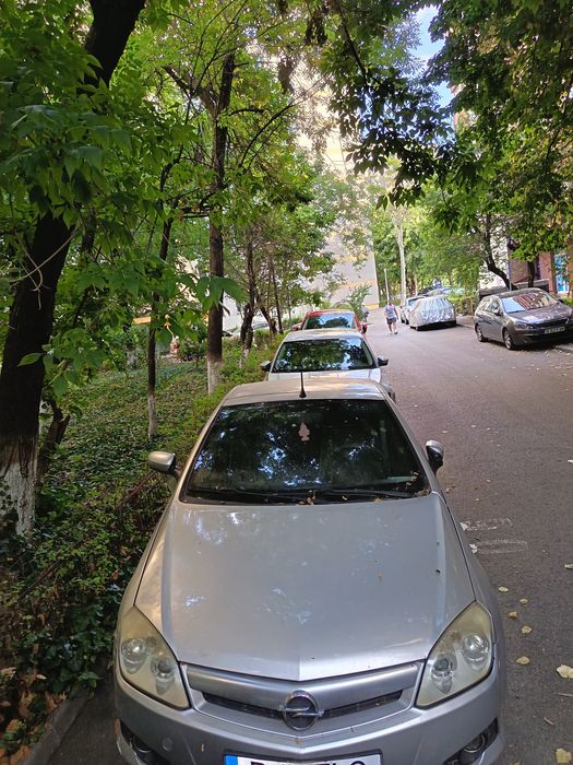 Vând Opel Tigra,  1.4 benzina, decapotabilă.