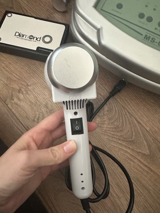 Професионален козметичен апарат MS-07 – микродермабразио + ултразвук + термо терапия