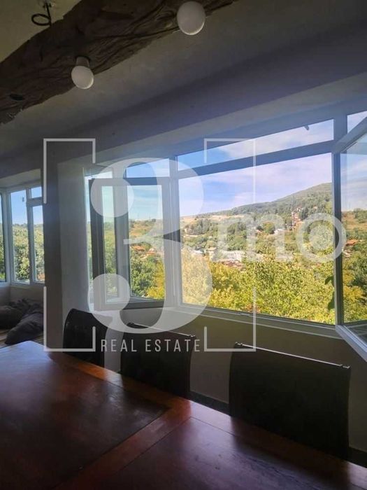 3mo“ продава два етажа от къща в живописното село Владая