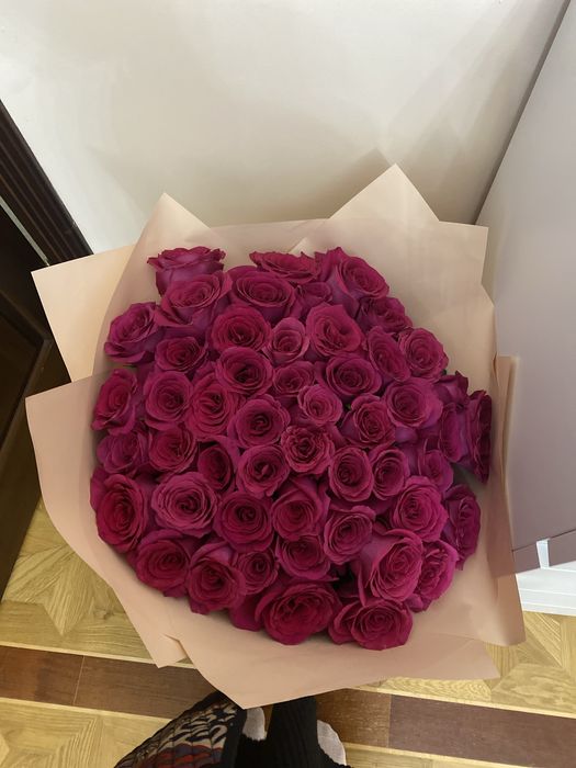 букет 51 роза, свежие вчера получили