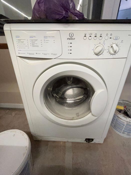 Продам стиральную машину Indesit