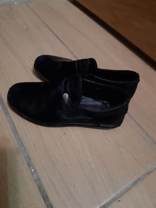 Детская обувь - 500 тенге.