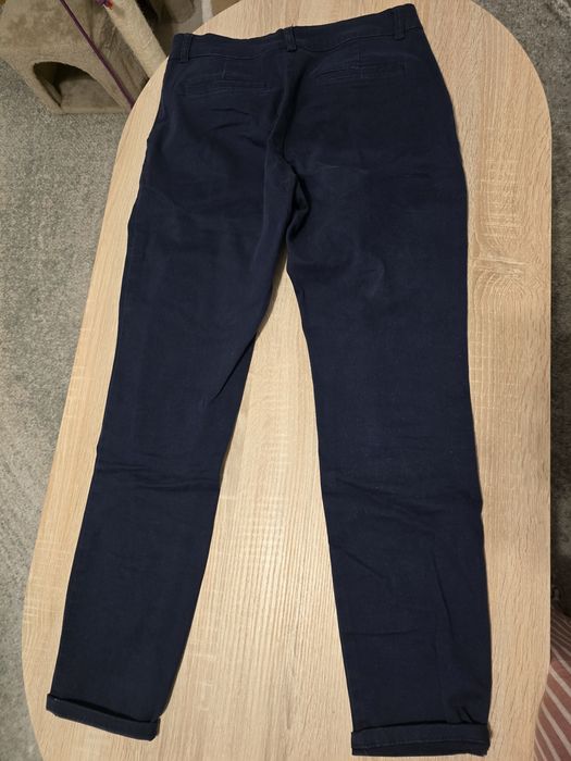 Vand pantaloni eleganți