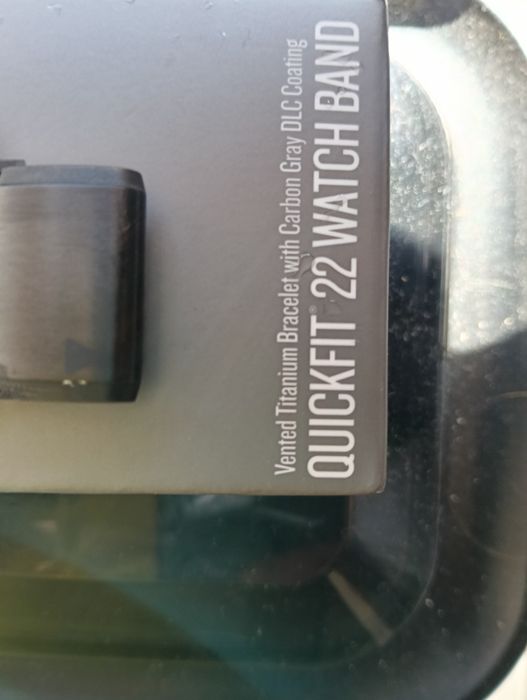Garmin QuickFit® 22 Vented Titanium Bracelet Carbon Grey DLC