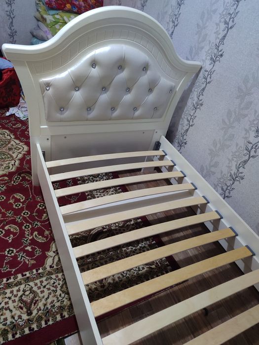 Бир адамдык кроват