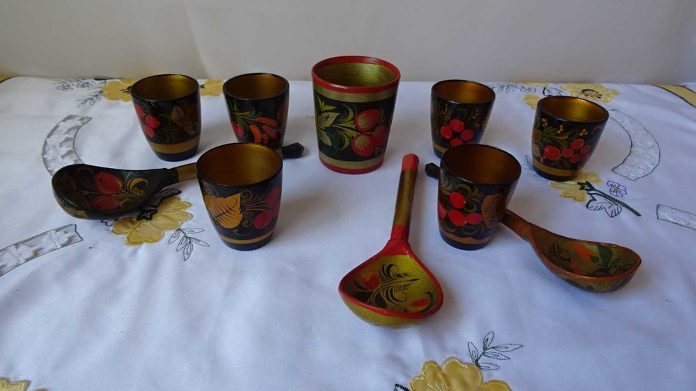 Руски дървени чаши и лъжици  изрисувани в стил Хохлома
