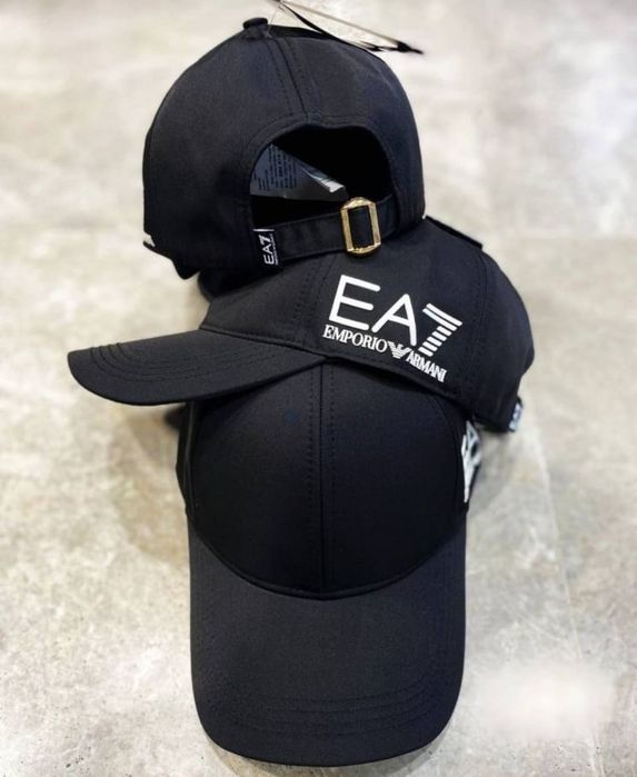 Страхотни шапки с козирка един размер