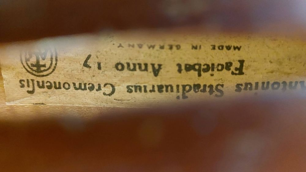 Vând Vioara 3/4  Antonius Stradivarius Cremonfis Anno 17 Made în Germania