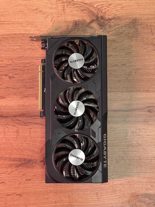 Видеокарта Gigabyte RTX 4070 12GB Winforce X3