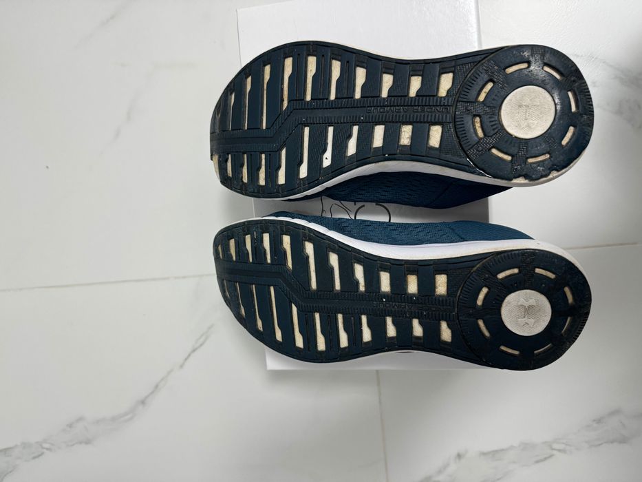Adidasi Under Armour