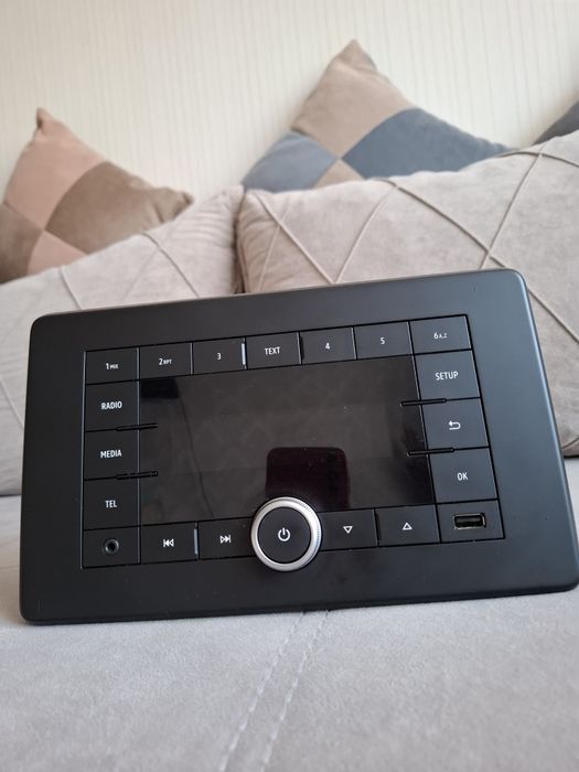 Продам автомагнитолу оригинал на Рено Аркану.  В отличном состоянии.