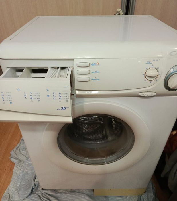 Продам стиральную машинку Candy