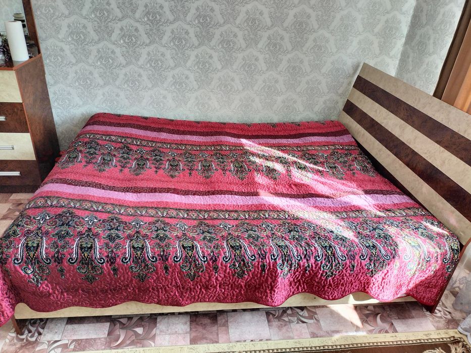 Продается спальный гарнитур