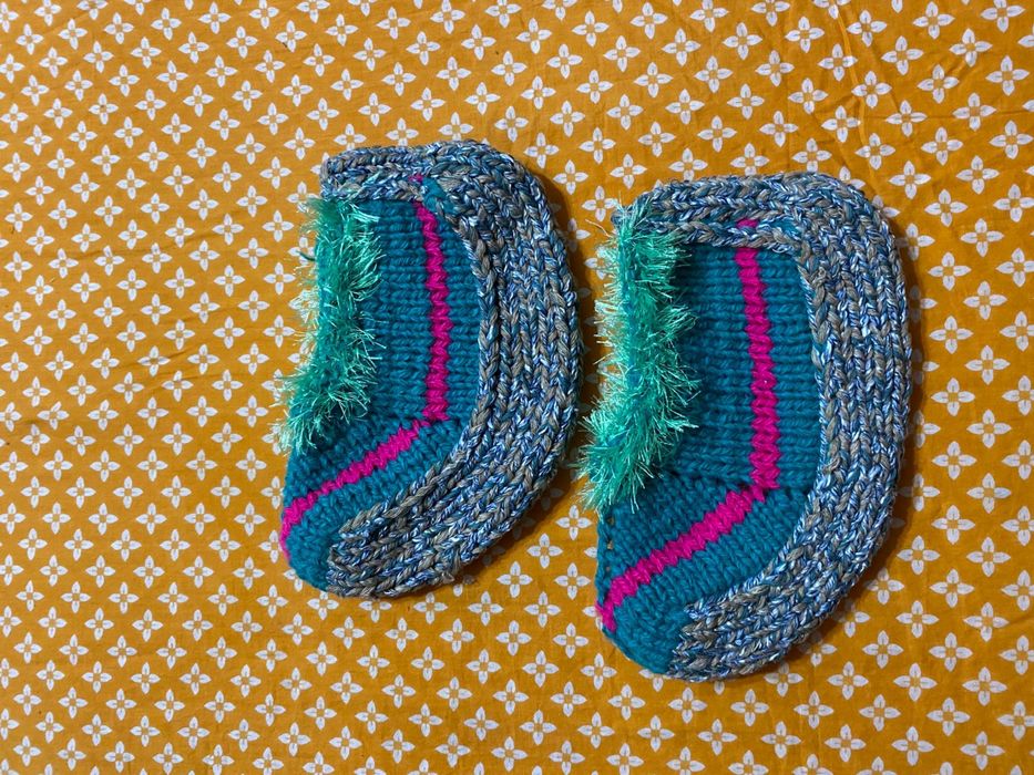 Продам носки и тапочки вязанные