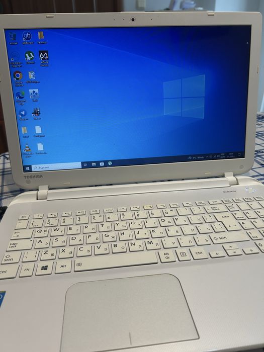 Лаптоп Toshiba L50-B