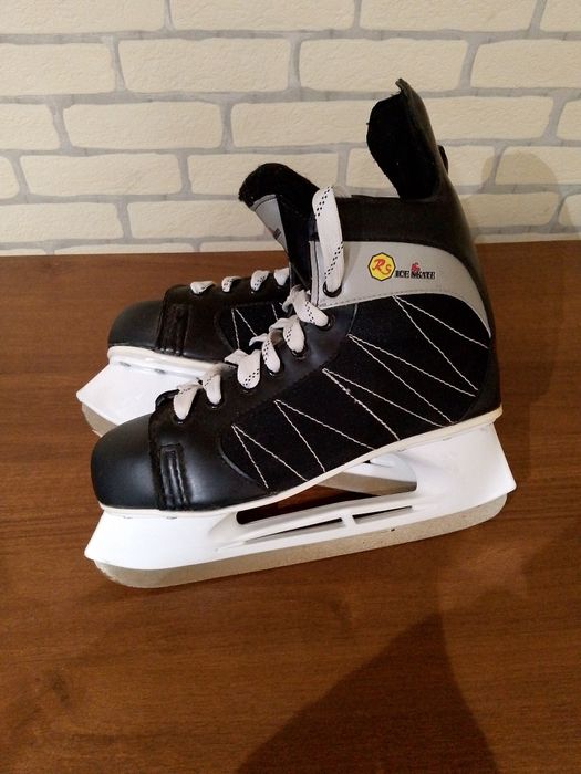 Продам коньки б.у 44 размер