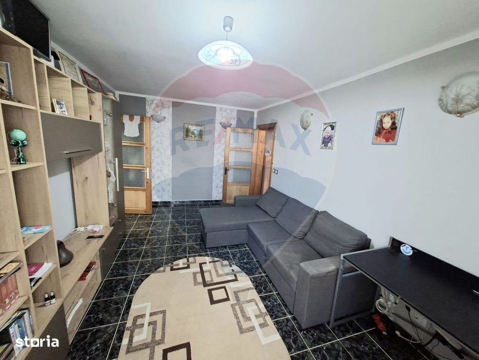 Apartament 3 camere, 50 mp, etaj 8/10, balcon, luminos, gata de mutare