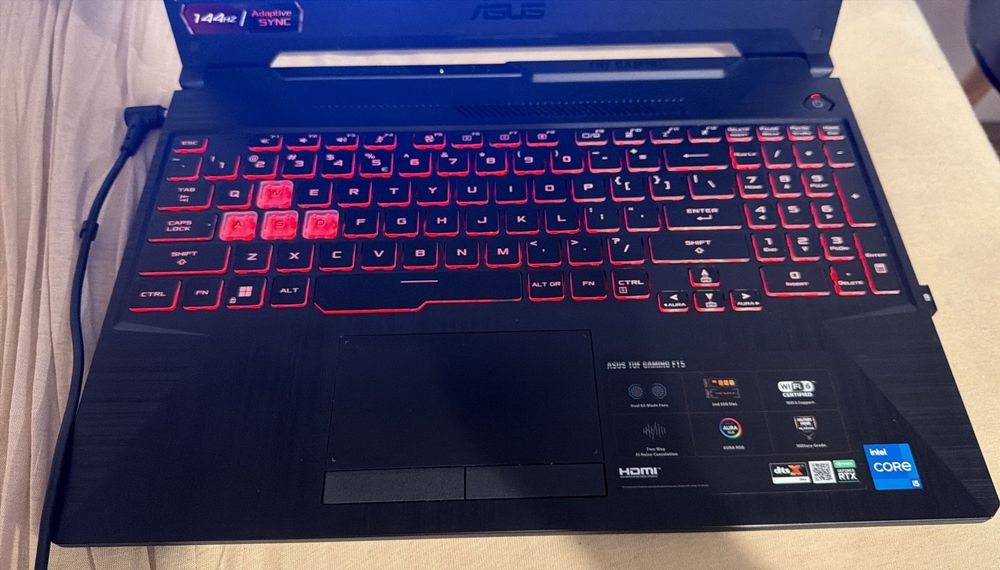 Laptop ASUS TUF F15 FX506HE folosit putin