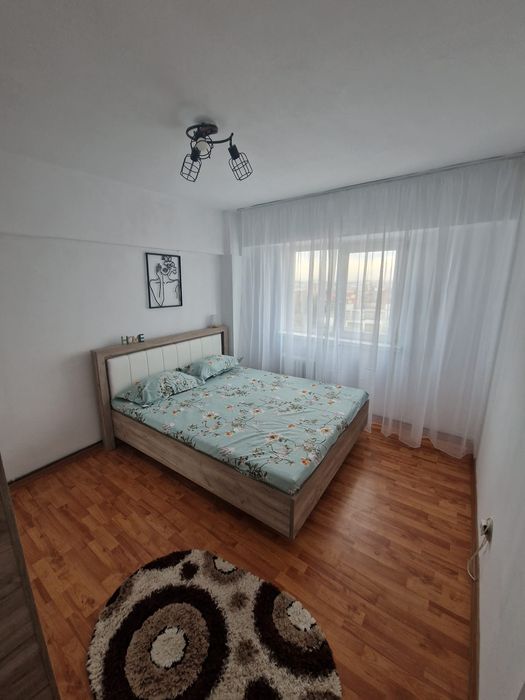 Închiriez apartament cu 4 camere în Rovine (IRUC).