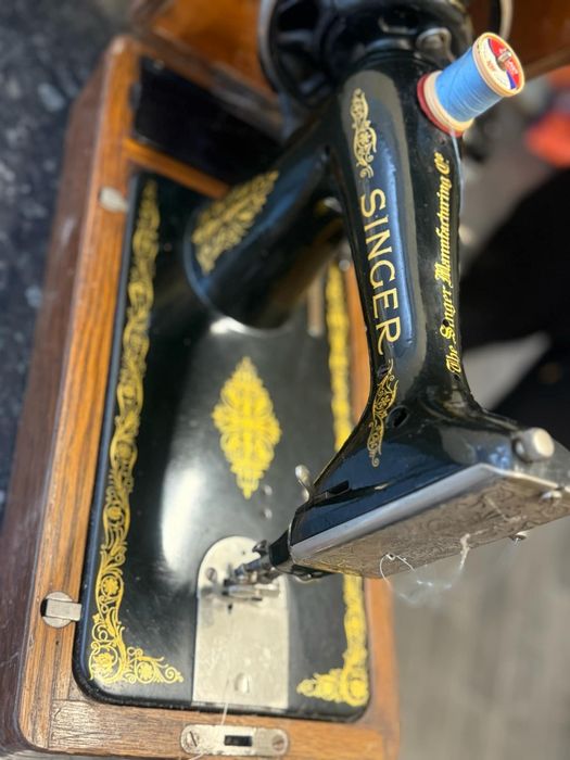 Vand masina de cusut marca Singer