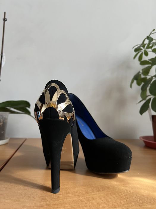 Туфли черные на каблуке