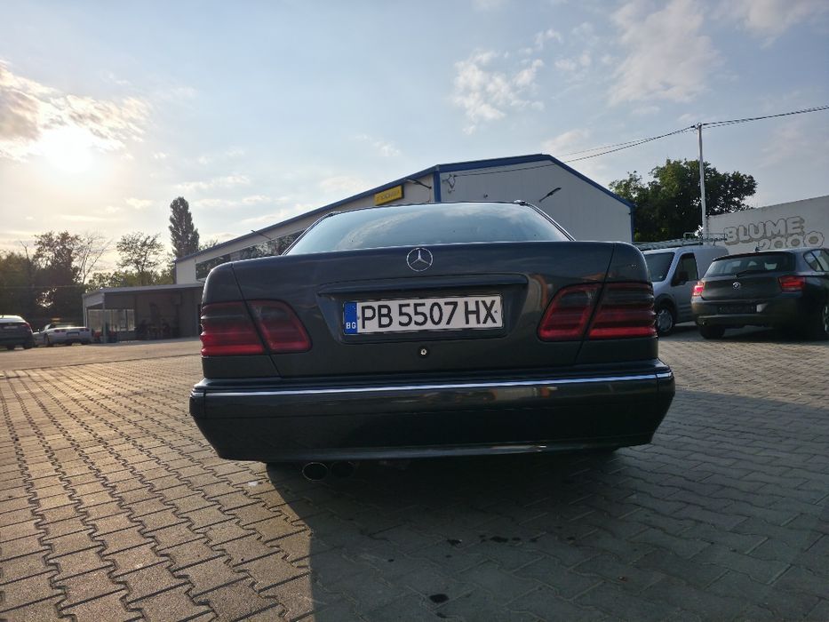 Mercedes-Benz E430 W210