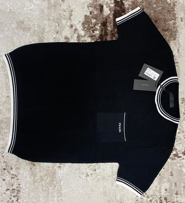 Vand tricou elegant nou de barbati