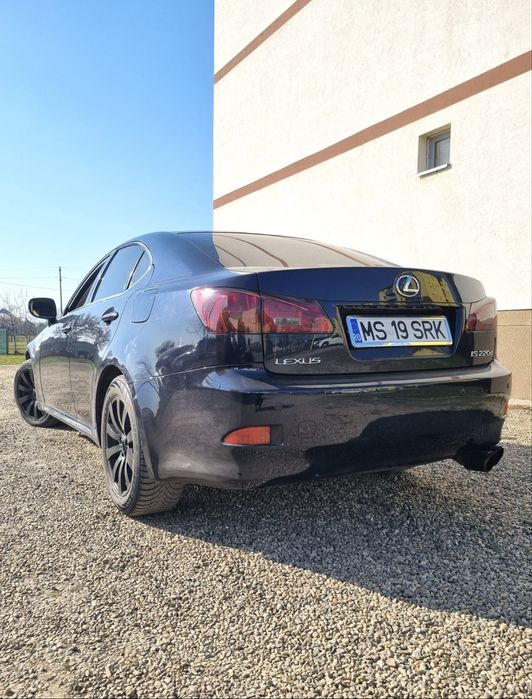 Vând LEXUS IS220d