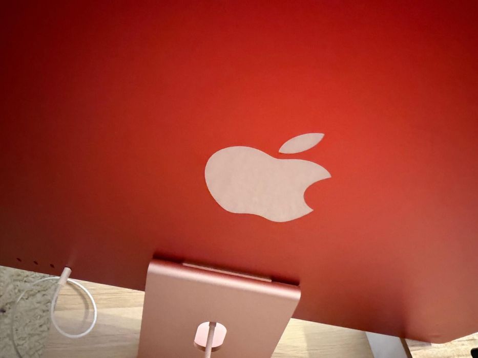 Apple iMac 24” M3 Retina 4.5K 8GB/256GB + Tastatură & Mouse