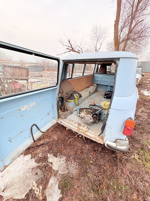 ретро автомобиль barkas b1000