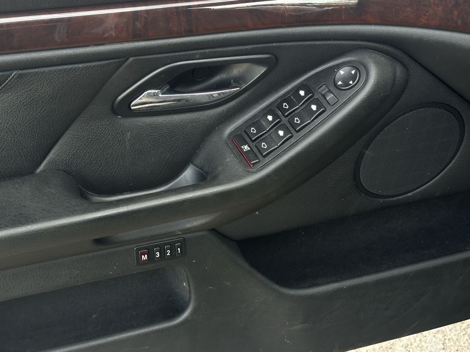 BMW 525i на части
