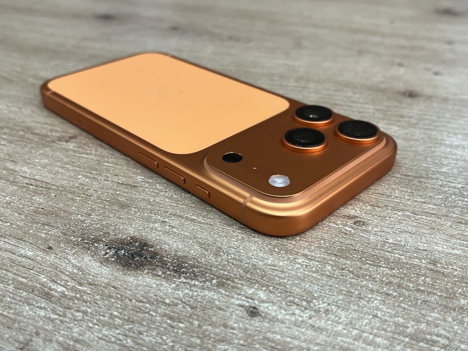 iPhone 17 Pro Cosmic Orange 256GB Гаранция 11 Цикъла