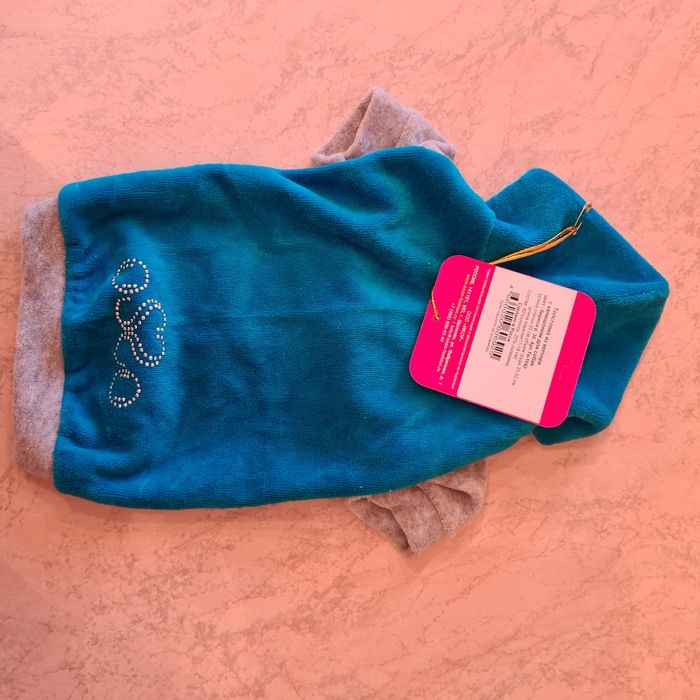 Толстовка из велюра с капюшоном